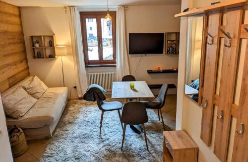 Bocenago Apartment | Cozy & Modern Lodge