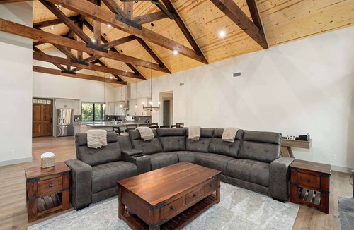Happy Jack House | Cozy Mountain Cabin with Decks, Fireplace & Games