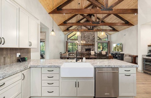 Happy Jack House | Cozy Mountain Cabin with Decks, Fireplace & Games