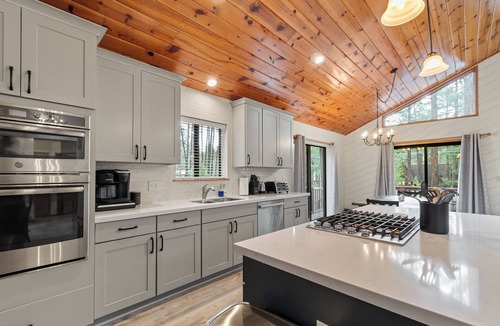 Pinetop Cabin | Cozy Newly Renovated PET FRIENDLY! Pinetop Cabin Retreat at 7300ft Elevation