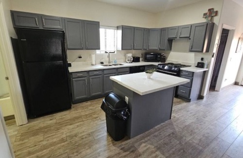 Queen Creek House | Cozy spacious modern guest house in charming Queen Creek with AC & WiFi