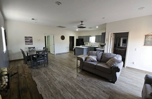 Queen Creek House | Cozy spacious modern guest house in charming Queen Creek with AC & WiFi