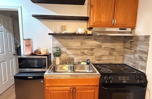 Flagstaff Apartment | Cozy studio in beautiful Flagstaff with cool AC for your stay