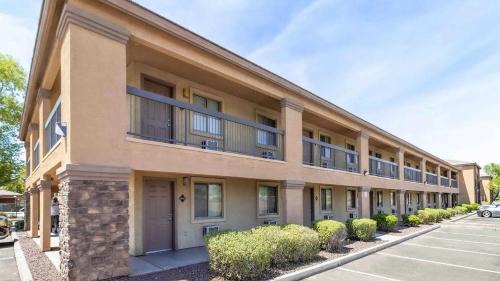 Tolleson Apartment | Cozy Studio Retreat in Tolleson for 2 Guests