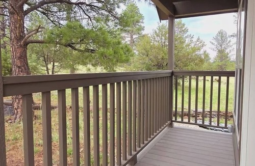 Page Cabin | Cozy Tiny Home King Room #24B