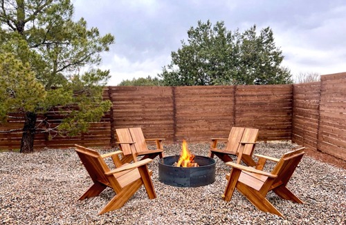 Kanab Cottage | Cozy Western Cowboy Cottage in Kanab, Fire pit, Close to Zion National Park