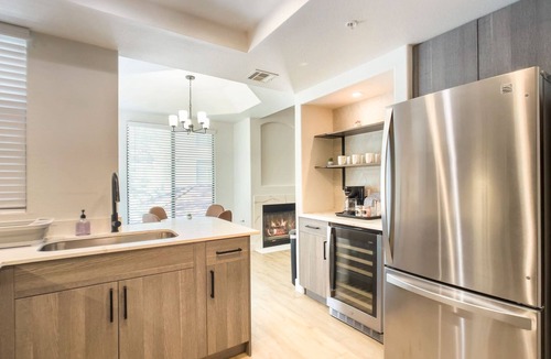 Kierland Apartment | CozySuites at Kierland Commons