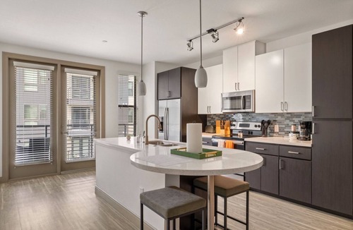 Tempe Apartment | CozySuites at Town Lake