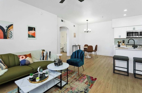 Glendale Sports and Entertainment District Apartment | CozySuites Glendale by the stadium with pool 05
