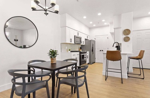Glendale Sports and Entertainment District Apartment | CozySuites Glendale by the stadium with pool 13