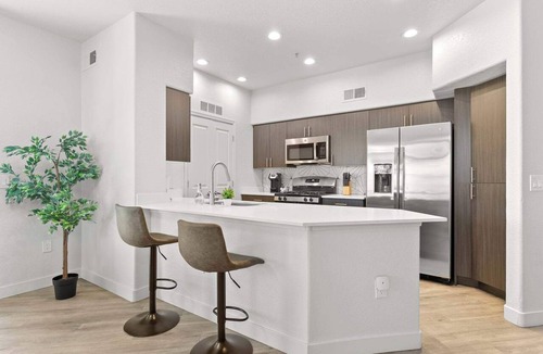 Glendale Sports and Entertainment District Apartment | CozySuites Glendale by the stadium with pool! 16
