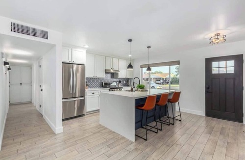 South Scottsdale House | Crown Azul | Dual Primarys | 3 Showers | Hottub