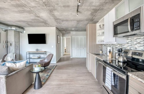 Downtown Minneapolis Apartment | CW 2BR Sky Lounge Rooftop Pool Gym 1120 NEW B