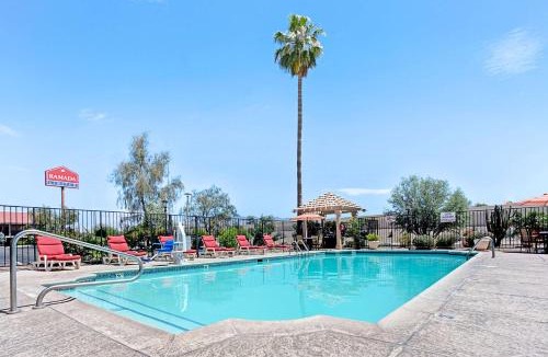 Barrio Hollywood Hotel | Days Inn by Wyndham Tucson City Center