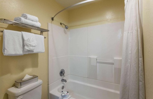 Flagstaff Hotel | Days Inn & Suites by Wyndham East Flagstaff