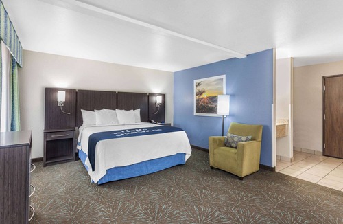 Flagstaff Hotel | Days Inn & Suites by Wyndham East Flagstaff