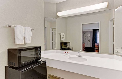Barrio Hollywood Hotel | Days Inn Tucson City Center
