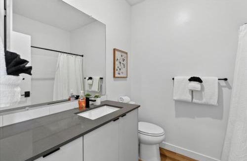 Villa De Paz Apartment | Desert Escape Townhome - Pool & Gym