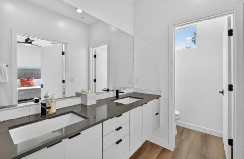 Villa De Paz Apartment | Desert Escape Townhome - Pool & Gym