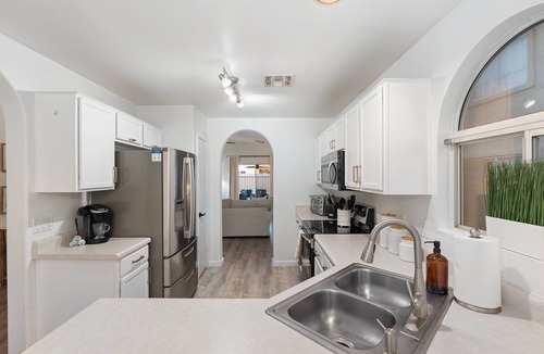 Greenfield Lakes House | Desert Oasis: 3BR Home with Heated Pool Near San Tan Mall