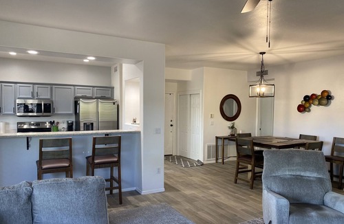 Rancho Vistoso Condo | Desert Oasis Casita Just Steps from the Heated Pool & Spa – Oro Valley retreat!