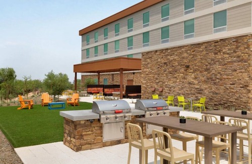 East Mesa Hotel | Desert Oasis Retreat in Mesa! Pool, Free Breakfast, Pets Allowed, Free Parking!