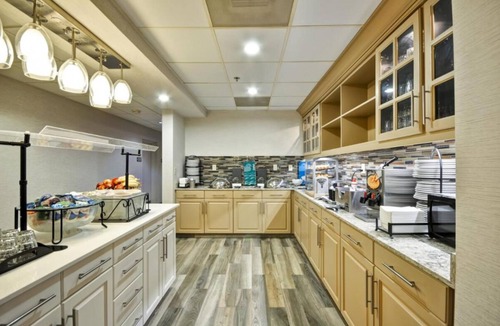Camelback East Hotel | Desert Oasis Retreat in Phoenix! Free Breakfast, Pool, Kitchen, Pets Allowed!