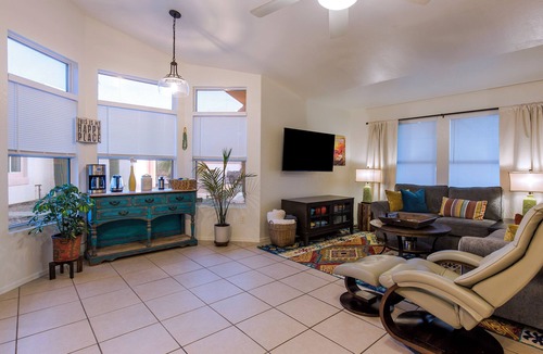 Tortolita House | Desert Ranch Retreat - Pet-friendly, Mountain Views & Great Amenities
