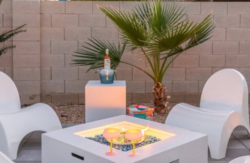 Honeyridge Manor House | Designer Oasis Minutes from Scottsdale Events, Heated Pool,Hot Tub ,Sleeps 8
