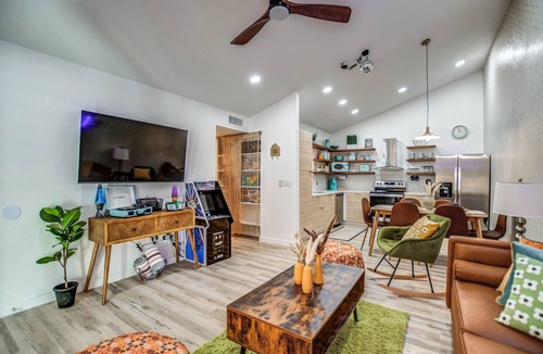 Mesa Grande House | ✧DISCO DEN✧ All New Funky 70s Pad w/Hot Tub! 3 bedrooms/2 bathrooms!