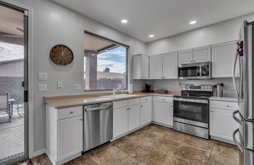 East Mesa House | Dive Into Spring in Mesa | Community Pool, Hot Tub, Tennis & Hoops