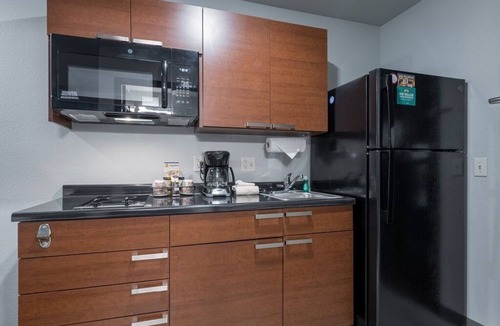Grant Creek Hotel | Dog-Friendly Extended Stay Room with Cooking Space for Comfort in Missoula