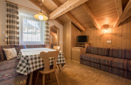La Villa Apartment | DOLOMITES accommodation. Ideal for YOUR vacation, whether in summer or in the snow.