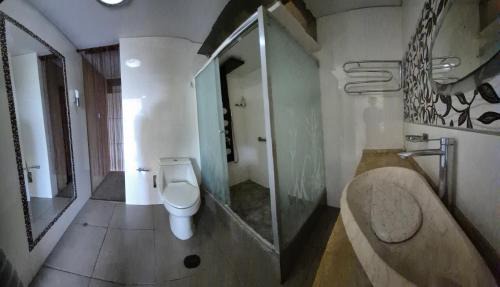La Perla House | Dormitorio con baño privado a 25 minutos del Apto