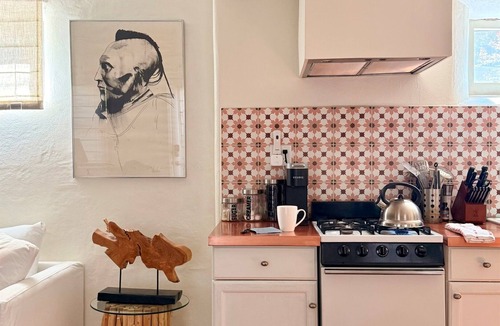 Downtown Santa Fe Bed & Breakfast | Dos Hermanas Casita 2 | Walk to Plaza | Courtyard