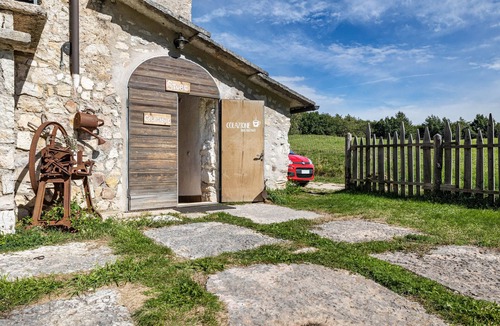 Ala Apartment | Double Room 'Camera Matrimoniale' with Mountain View, Shared Garden and Balcony