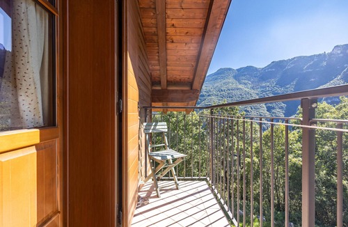 Ala Apartment | Double Room 'Camera Matrimoniale' with Mountain View, Shared Garden and Balcony