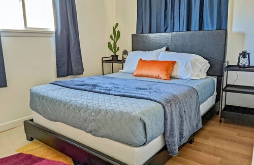Kanab Bed & Breakfast | Downtown Kanab Apartment | Hot Tub | Pets Welcome