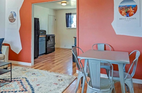 Kanab Bed & Breakfast | Downtown Kanab Apartment | Hot Tub | Pets Welcome