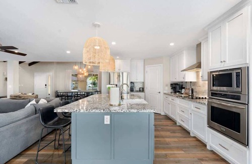 Camelot Village House | Downtown Tempe Retreat | Massive Pool | Sleeps 8