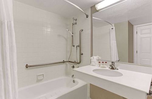 Barrio Hollywood Hotel | Downtown Tucson King Studio w/Pool