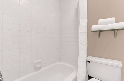Barrio Hollywood Hotel | Downtown Tucson King Studio w/Pool