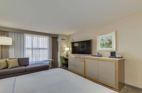 Chandler Hotel | Eco-Certified Guest Room with Heated Pool, On-Site Dining, and Easy I‑10 Access