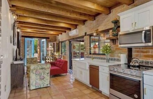 El G.H.E.K.O. House | El Aposento del Soñador " The Dreamers Quarters"