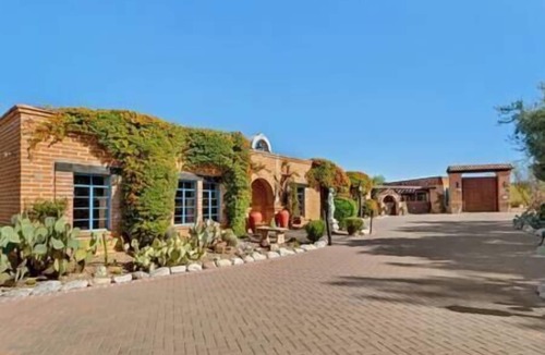 El G.H.E.K.O. House | El Aposento del Soñador " The Dreamers Quarters"