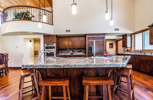 Fort Valley House | "El Rancho" The Grand House with Snowbowl Vistas w/AC
