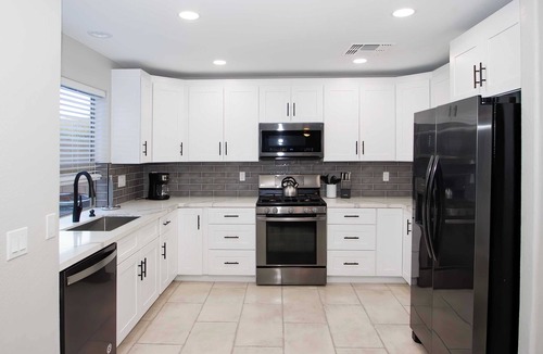 Norterra House | Elegant 4BR Retreat｜Lush Yard｜Perfect for Families & Pets #41649