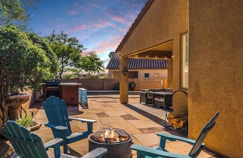 Rancho Vistoso House | Elegant desert getaway. 4 bedroom 2.5 bath. Sleeps 8. Heated pool. Outdoor BBQ.