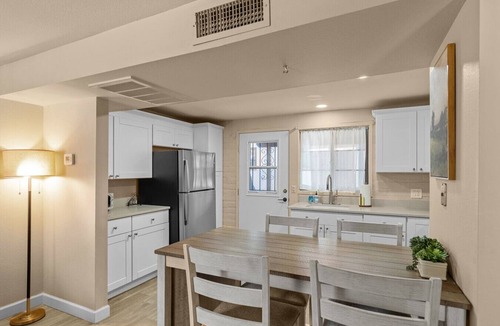 Green Valley Condo | Elegant Green Valley Villa 55+