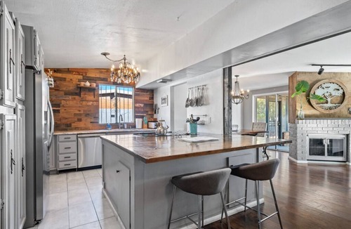 Tucson House | Eli Drive: Farmhouse Charm Meets Modern Luxury – Pool Included!